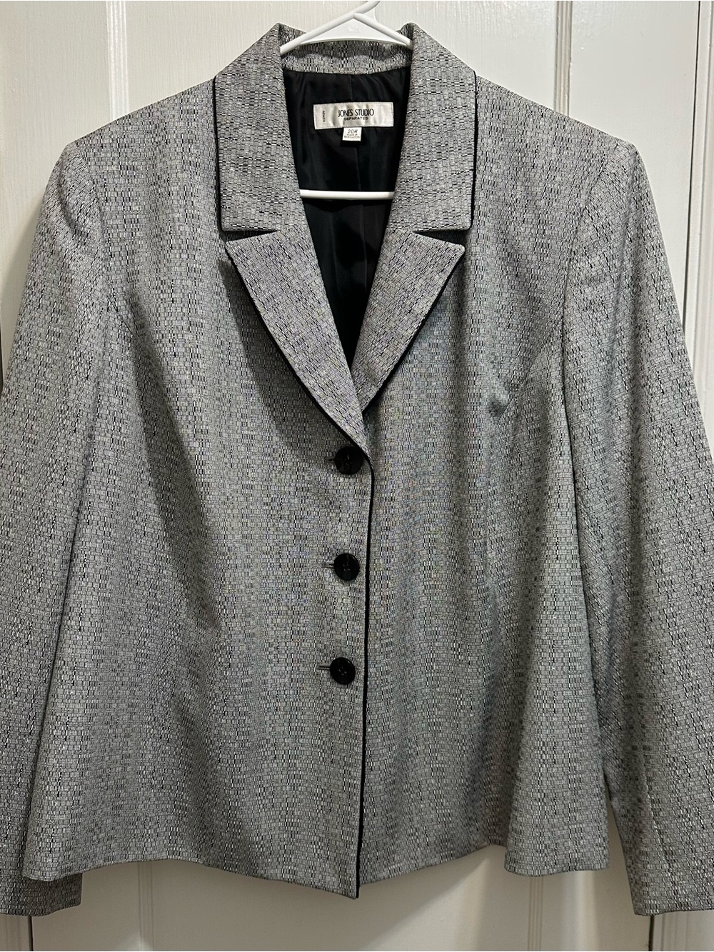 Jones Studio: 20W Gray and Black Women's Blazer